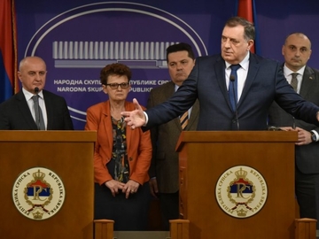 Dodik nakon sastanka vladajuće koalicije: Saglasni smo da o imovini nema razgovora