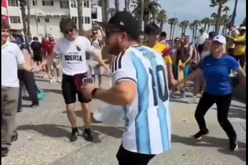 Hit snimak iz Kalifornije: Navijači BiH zaigrali Užičko kolo, uključili se i stranci (VIDEO)