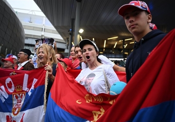 MELBURN JE SRPSKI Kolo, pjesme i trobojke, Grci pjevaju "Kosovo je Srbija" (VIDEO) 