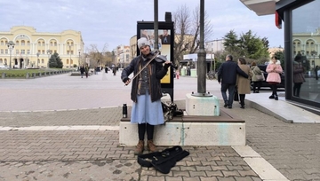 Amerikanka s dušom Balkana: Liv Orović osvojila Banjaluku violinom i ljubavlju prema Tomi Zdravkoviću