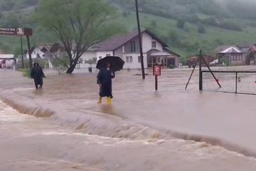 Izlila se rijeka Una, kiša izaziva bujične poplave