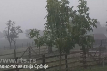 Nevrijeme juče i u Srbiji: Vjetar lomio drveće u Loznici, Čačak se bijelio