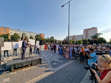 Građani se okupljaju na trgu: "Nećemo otpad iz Brčkog u Bijeljini" (FOTO)