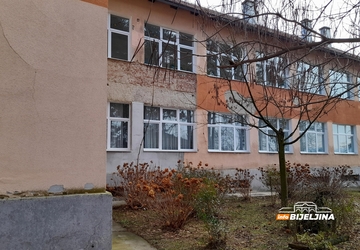 Većina osnovnih škola u Semberiji izgrađena u prošlom vijeku, hitno im treba obnova (FOTO)