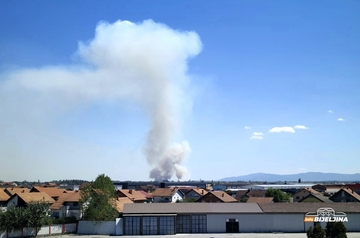 Novi požar u Semberiji, dim se vidi iz svih dijelova Bijeljine (FOTO)