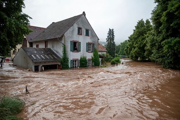 Raste broj nastradalih u Njemačkoj, ljudi od nabujale vode bježe na krov