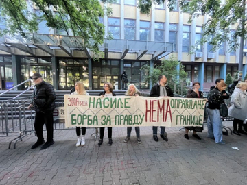 Studenti i opozicija blokirali sud u Novom Sadu