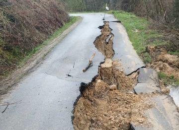 Nevrijeme odnijelo put: Selo sa 30 kuća odsječeno od Ugljevika (FOTO)