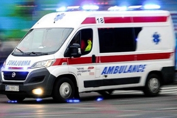 Sanitet sa pacijentom zadržan na Jarinju zbog "isteklih KM registracija"