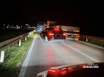 Kolaps na Rači: Vozila u koloni čekaju da pređu granicu (FOTO)