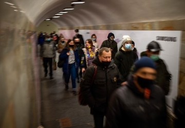 Neizvjesna noć u Kijevu: Ljudi u kolonama bježe iz grada