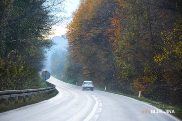 VOZAČI OPREZ! Mokri kolovozi, učestali odroni