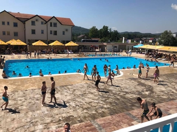 Muškarac smrtno stradao na bazenu