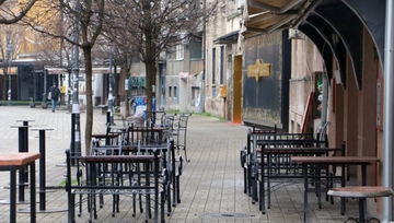Od danas nastava na daljinu, zatvoreni ugostiteljski objekti, tržni centri, frizerski i kozmetički saloni ...
