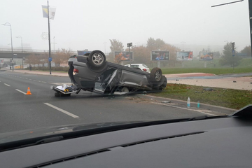 Nezgoda u BiH, auto završilo na krovu