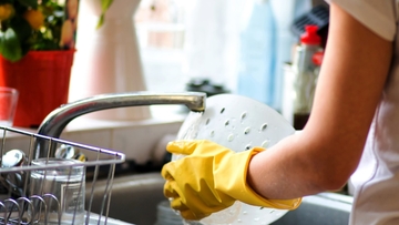 Pranje suđa – svakodnevna aktivnost koja jača mozak