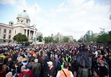 Protest opozicije u Beogradu: Blokiran saobraćaj ispred Skupštine Srbije