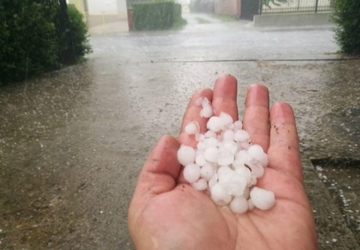 Jako nevrijeme u nekoliko gradova BiH, grad zabijelio Sokolac