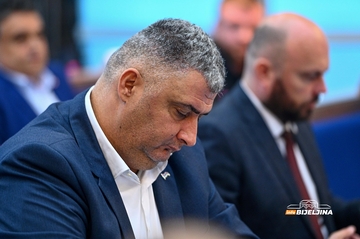 Milovanović: Gradonačelnik nije prisutan na sjednici, a nikakve razlike nema ni kada je tu