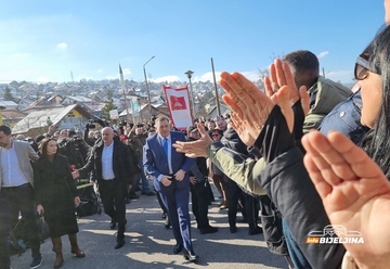 Dodik stigao u Sud, dočekan aplauzima /FOTO/