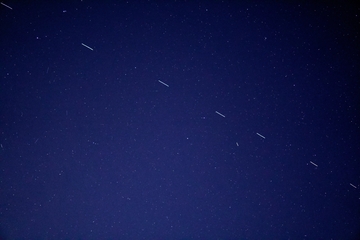 Niz satelita viđen i iznad Kozare: "Starlink" uočljiv iz naših krajeva (FOTO)