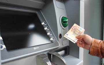 Za podizanje gotovine na bankomatima biće dovoljan samo pogled