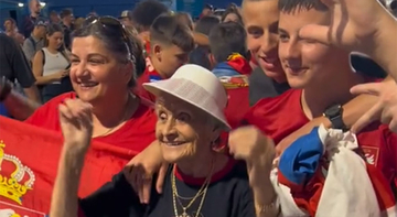 Najstarija Noletova navijačica oduševila Srbe (VIDEO)
