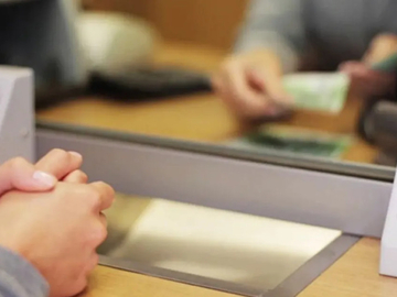 Zaposlena u banci „uzela“ milione od klijenata