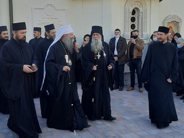 Patrijarh Porfirije: U Јasenovcu je najbolje da se ćuti i moli