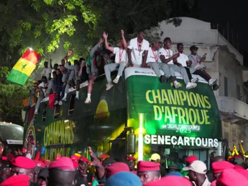 Šampioni Afrike dočekani kao heroji: Predsjednik Senegala nagradio fudbalere novcem i placevima