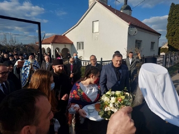 Dodik uručio dar za obnovu srpske škole u Јasenovcu