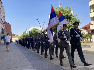 Svečani defile Vojske Srbije kroz Prijedor