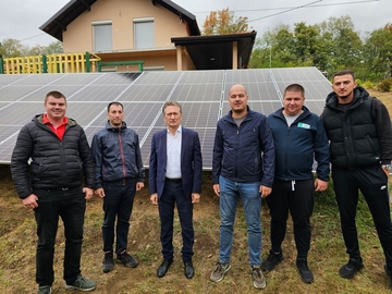 Prva solarna elektrana u Ugljeviku: Načelnik Perić u posjeti domaćinstvu Đokić (FOTO)