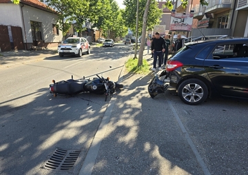 Sudar automobila i motocikla, saobraćaj usporen