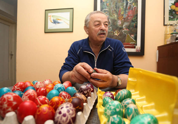 Dušan šara NAJLJEPŠA JAJA u Banjaluci: Našarao ih je više od 10.000