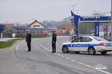 Zbog požara u firmi "Mega-drvo" obustavljen saobraćaj na putu Bijeljina - Brčko (FOTO)