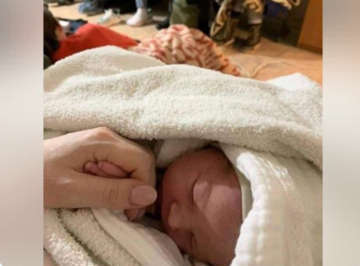 OVA FOTOGRAFIJA JE OBIŠLA SVIJET! Dok su EKSPLOZIJE odzvanjale Kijevom, u skloništu se rodila mala Mia
