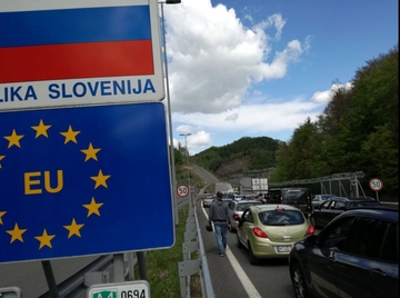 Obrt iz Ljubljane: Tranzit kroz Sloveniju ipak bez ograničenja