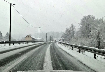 AMS UPOZORAVA: Saobraćaj otežan otežan zbog snijega