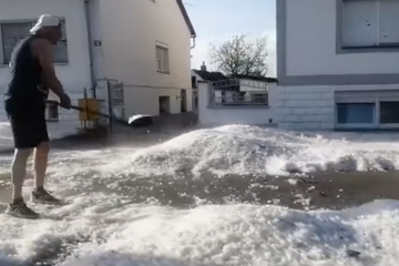 Nevjerovatne scene iz Hrvatske: Lopatama čistili led ispred kuća