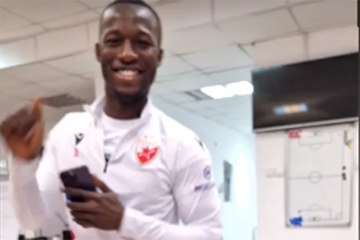 Luda zabava u Zvezdinoj svlačionici: Bukari pleše uz hit Baje Malog Knindže (VIDEO)