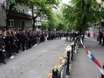 Srbija zavijena u crno; Od sutra trodnevna žalost zbog nezapamćene tragedije