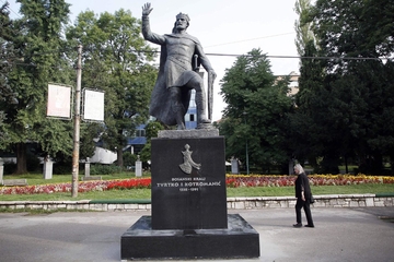 Gradonačelnica Sarajeva priznala da je postavila spomenik kralju Tvrtku bez odobrenja Komisije