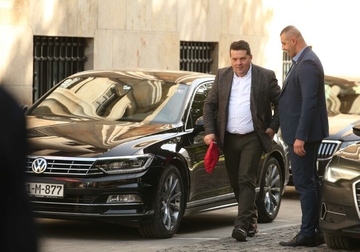 Narodna skupština Srpske kupuje automobile od SAVJETNIKA Nenada Stevandića