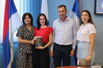 Načelnik Ugljevika nagradio najbolje učenike: Đak generacije studije nastavlja u Sankt Peterburgu