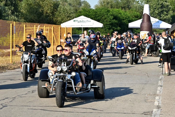 Više od 2.000 bajkera na moto-skupu u Šamcu, prisustvovao i Minić