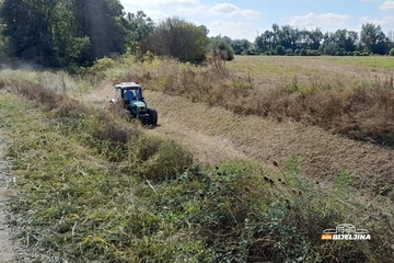 Čišćenje i održavanje 500 km kanala u Semberiji: Kanalska mreža važna za odbranu od poplava i za navodnjavanje /FOTO/