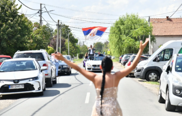 DRAMA NA SVADBI Policija upala u svadbenu kolonu i privela svata