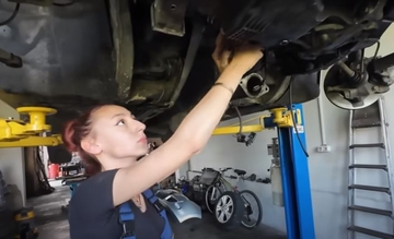 Otac je tjera na fakultet, a ona ŽELI DA BUDE AUTOMEHANIČARKA