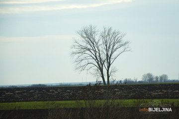 Sutra oblačno sa slabim padavinama i hladnije